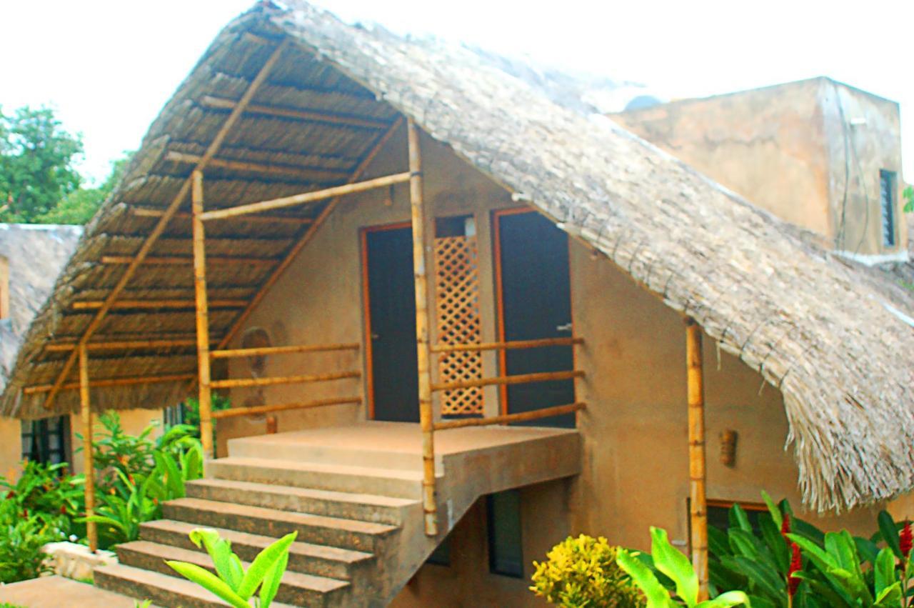 Axkan Palenque, Shows En Vivo & Gastronomia Mar Y Tierra & Travel Agency Екстериор снимка
