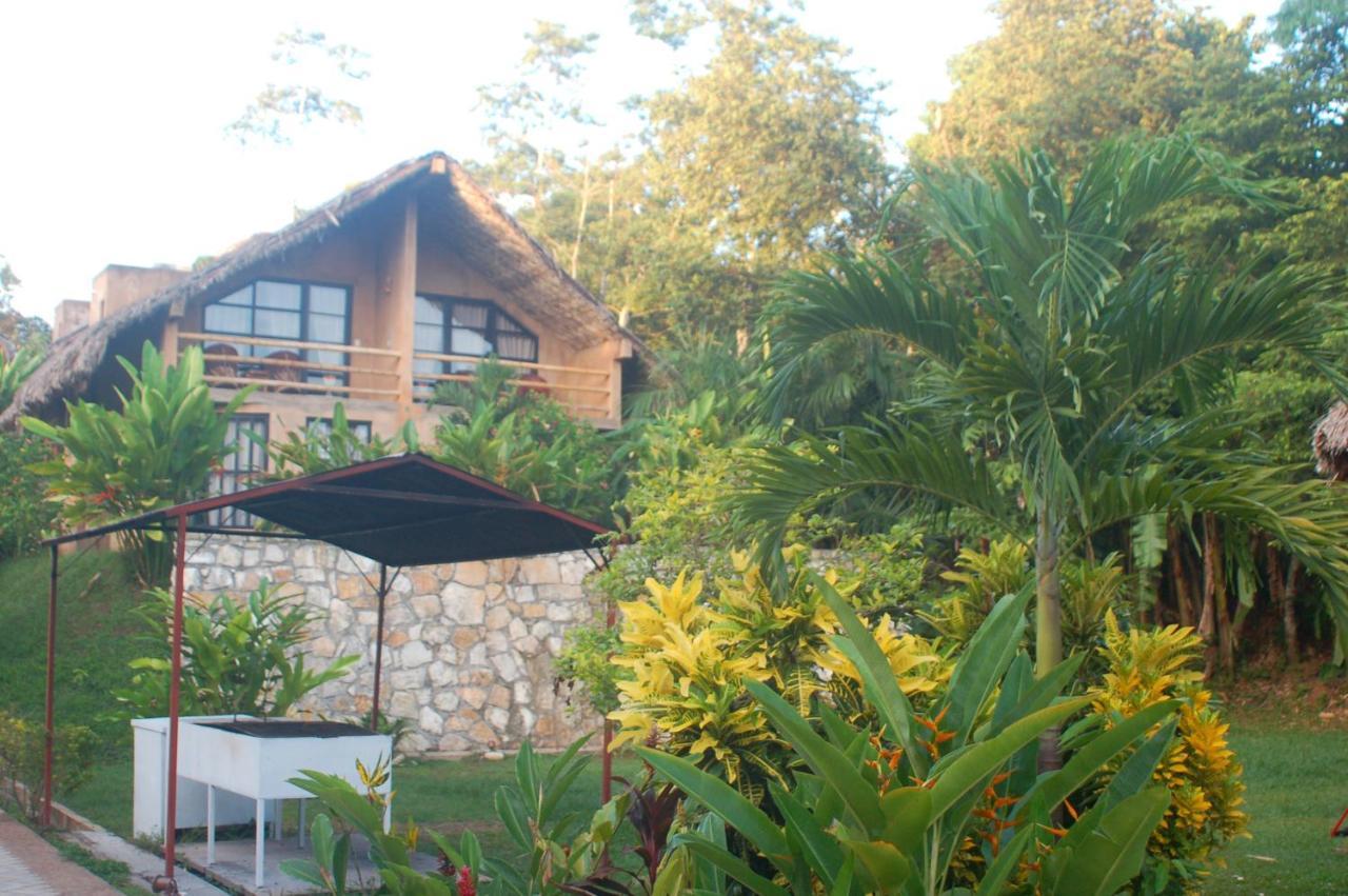 Axkan Palenque, Shows En Vivo & Gastronomia Mar Y Tierra & Travel Agency Екстериор снимка