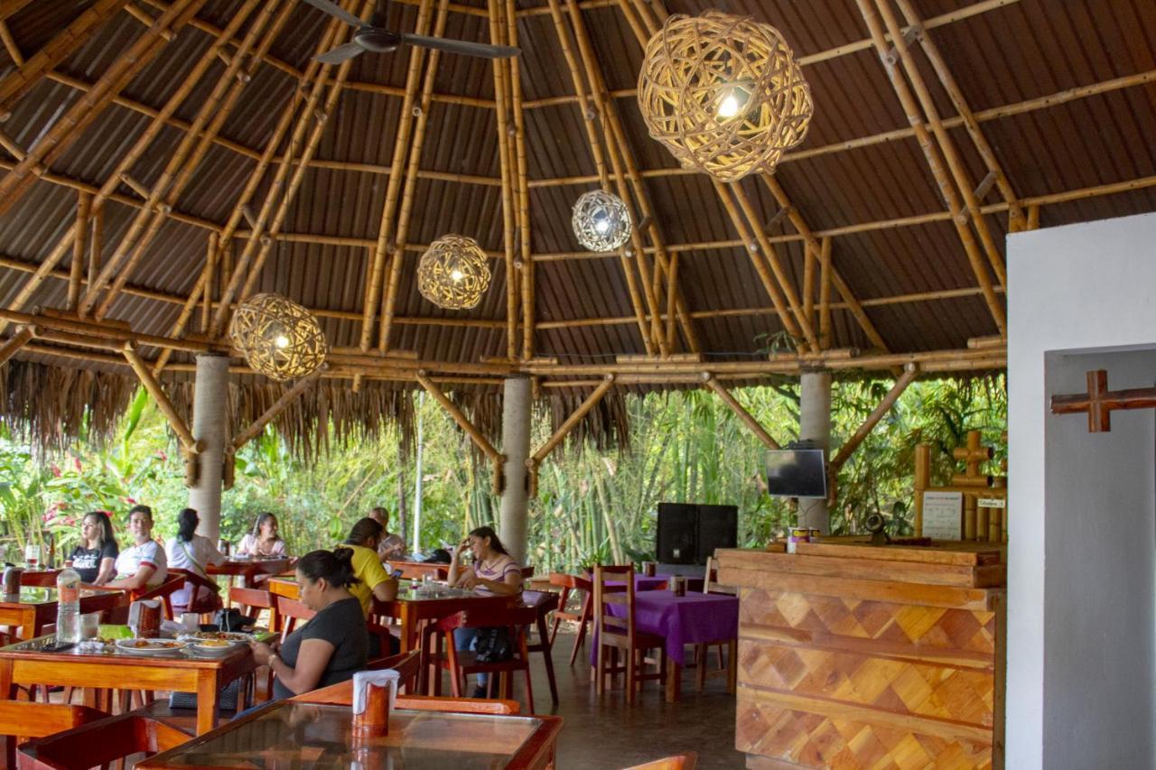 Axkan Palenque, Shows En Vivo & Gastronomia Mar Y Tierra & Travel Agency Екстериор снимка