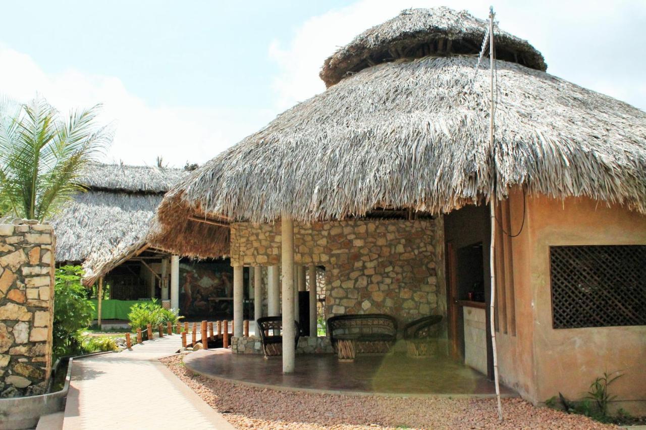 Axkan Palenque, Shows En Vivo & Gastronomia Mar Y Tierra & Travel Agency Екстериор снимка