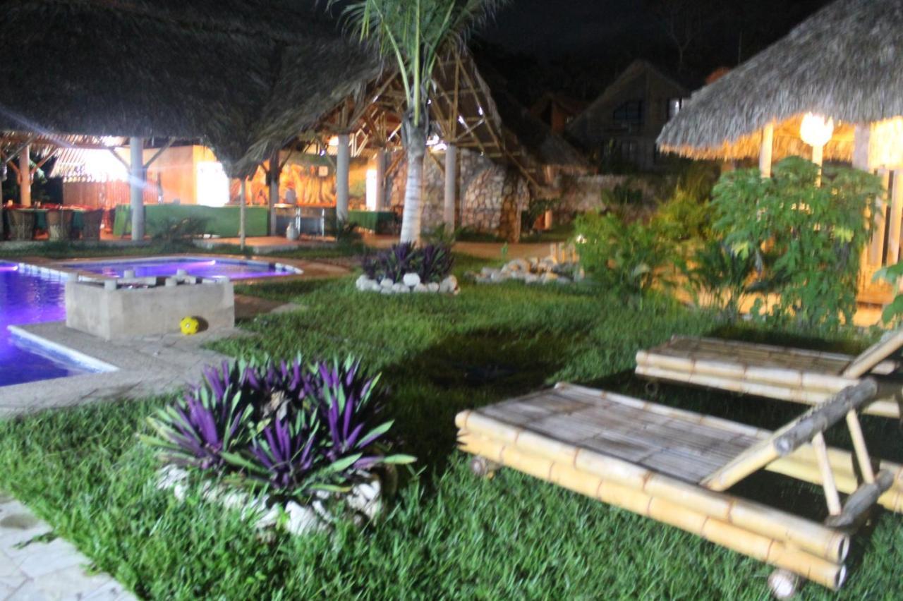 Axkan Palenque, Shows En Vivo & Gastronomia Mar Y Tierra & Travel Agency Екстериор снимка